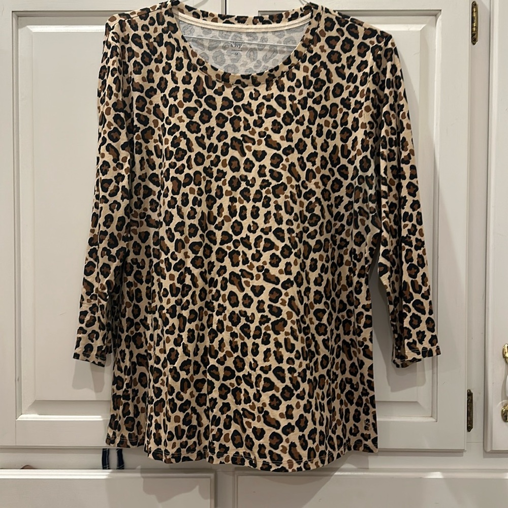 Crown and Ivy leopard top- great conditin